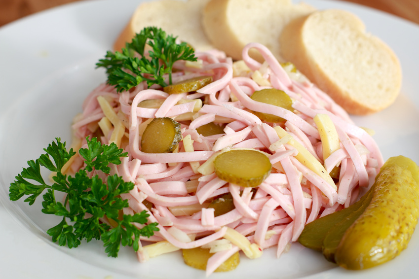 Lieblingsmetzger.de - Lyoner in Streifen für Wurstsalat mit Käse